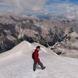 Sigi descents the snowfield
