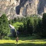 Caro and Sigi are on the way to the Sas Ciampac ...