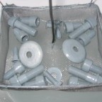 Chemical de-rusting of screws